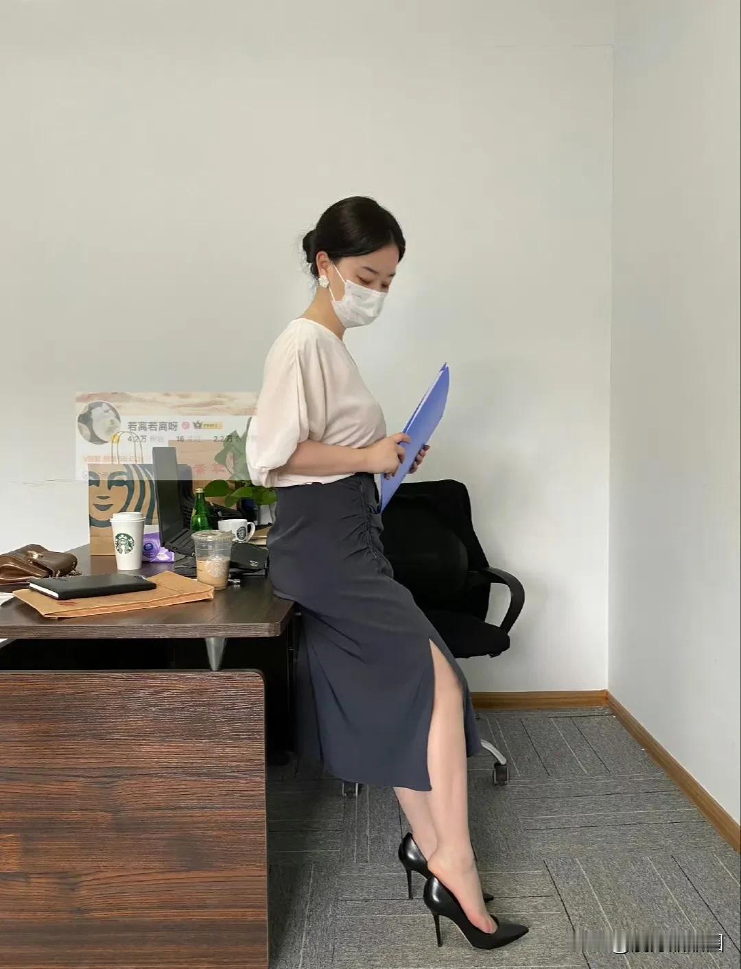 #什么的女人,更有魅力?#工作中的女人，有着坚韧不拔的毅力。面对困难与挑战，她们