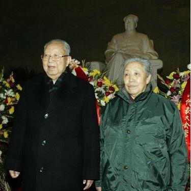 2003年12月26日，毛主席诞辰110周年纪念典礼在北京毛主席纪念堂举行，典礼