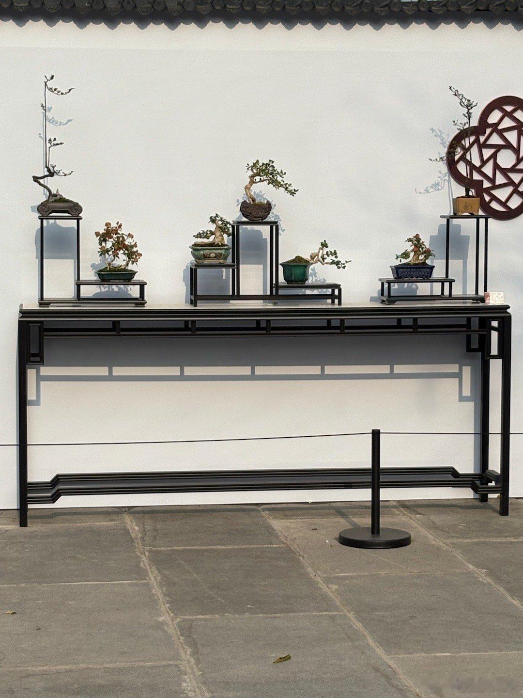 如果自己不是一个成功的爸爸妈妈，不是一个才华力压群雄，道德有深厚基石的人，就不要