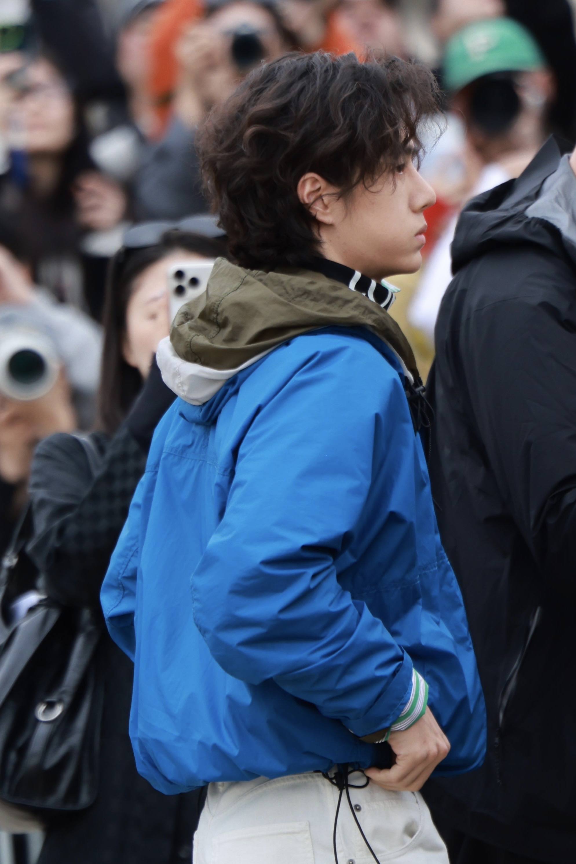 又在可爱王一博巴黎时装周王一博