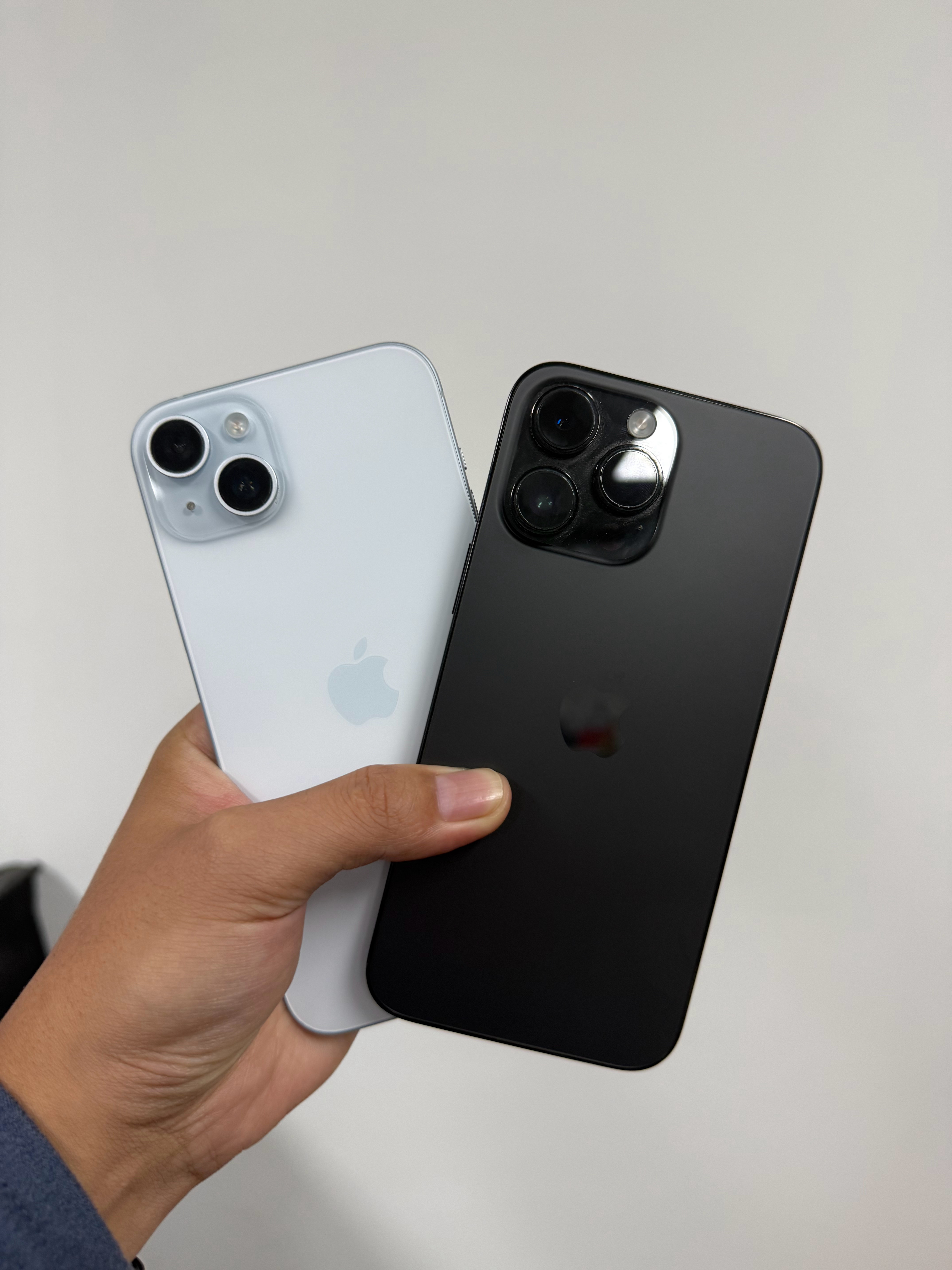 现在同样三千多的价格15Plus 256和14Pro Max 256你们怎么选？