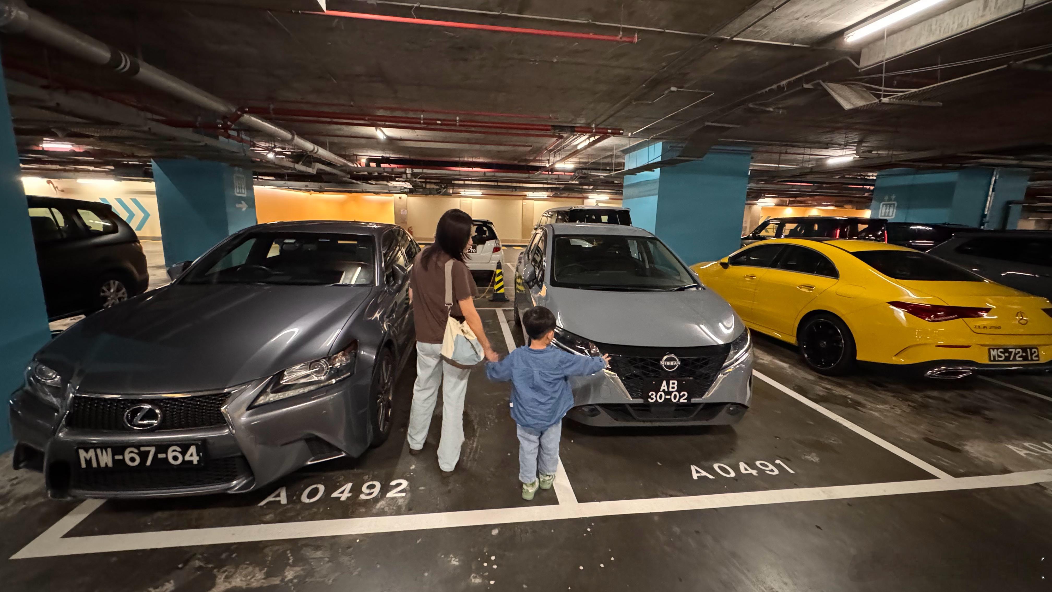 哪里都有防御性泊车🅿️因为哪里都有开门杀…虽然强迫症看着停车歪歪扭扭但在我眼里