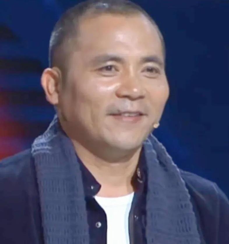 2012年，河南一名12岁贫困女孩，被校长收留免费读书，校长待她如亲生一般，谁知