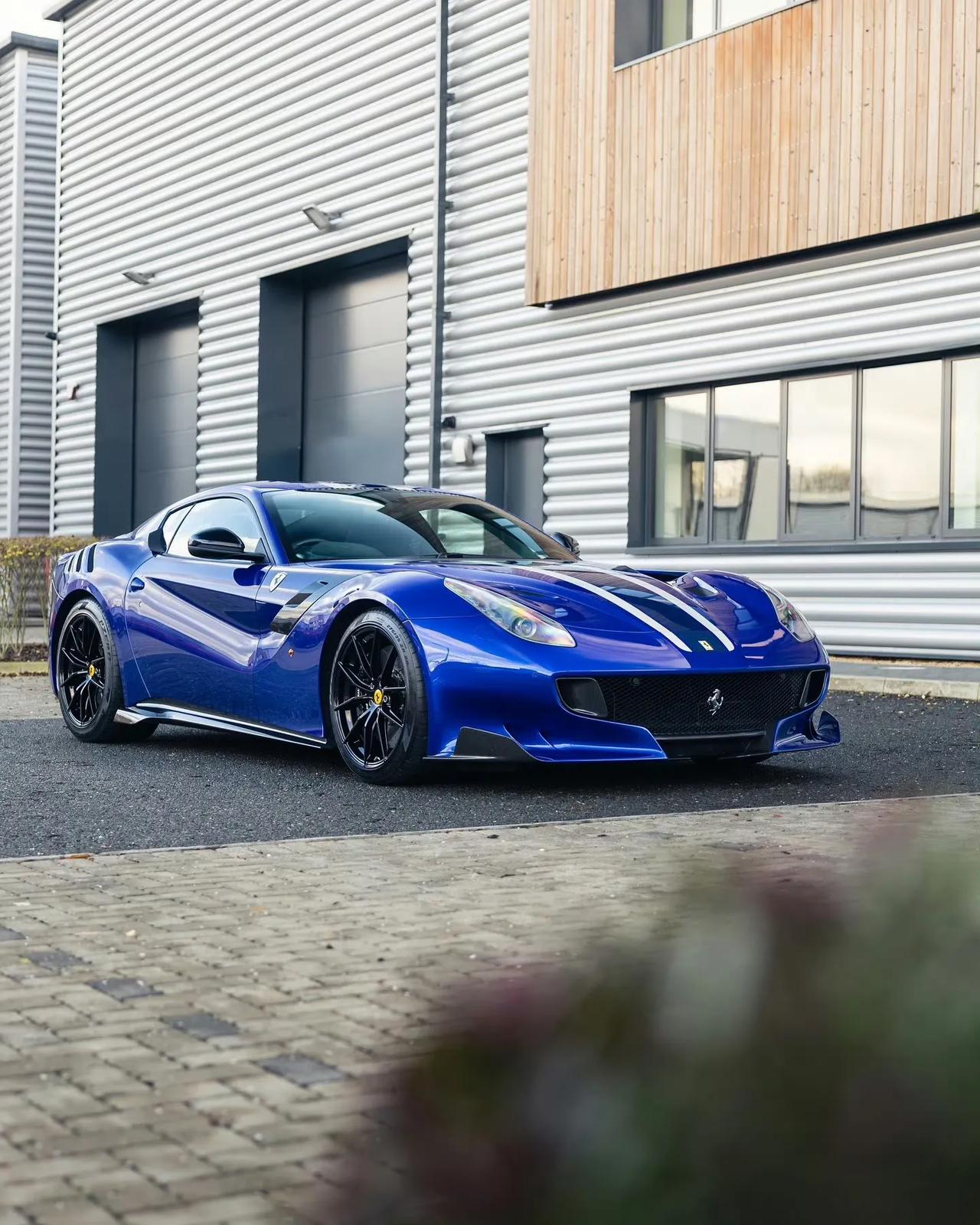 Blu Elettrico Ferrari F12 TDF