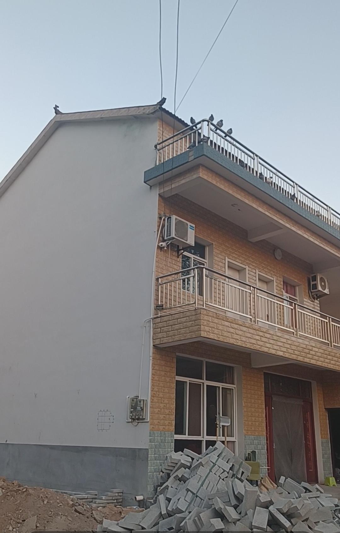 七次造屋，与一生的“家”情结

老家宅基地上的新房，已经开建了。一砖一瓦，都牵着