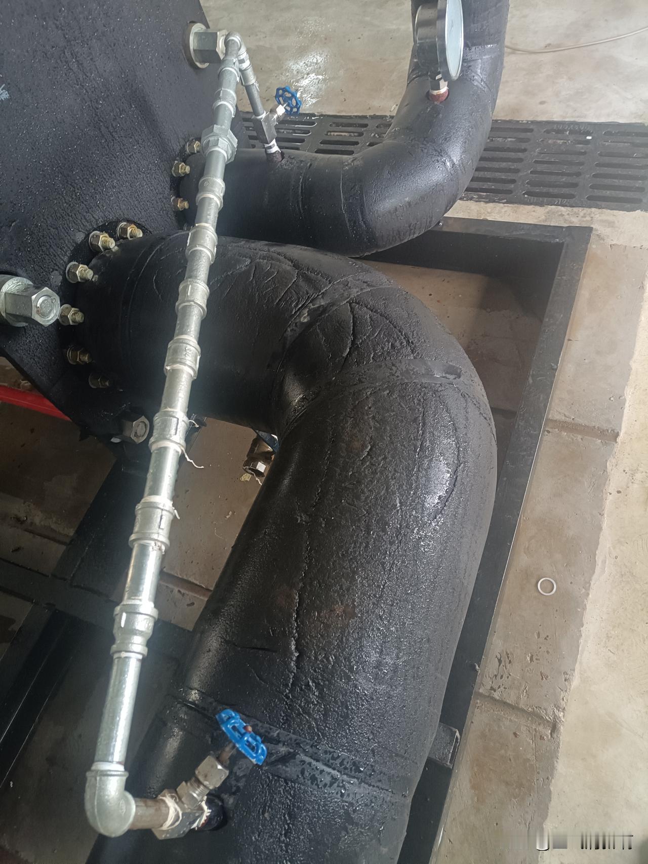 这也是人才呀，用这么多管件，都整成神鞭了，这工钱和料钱咋给才合适！