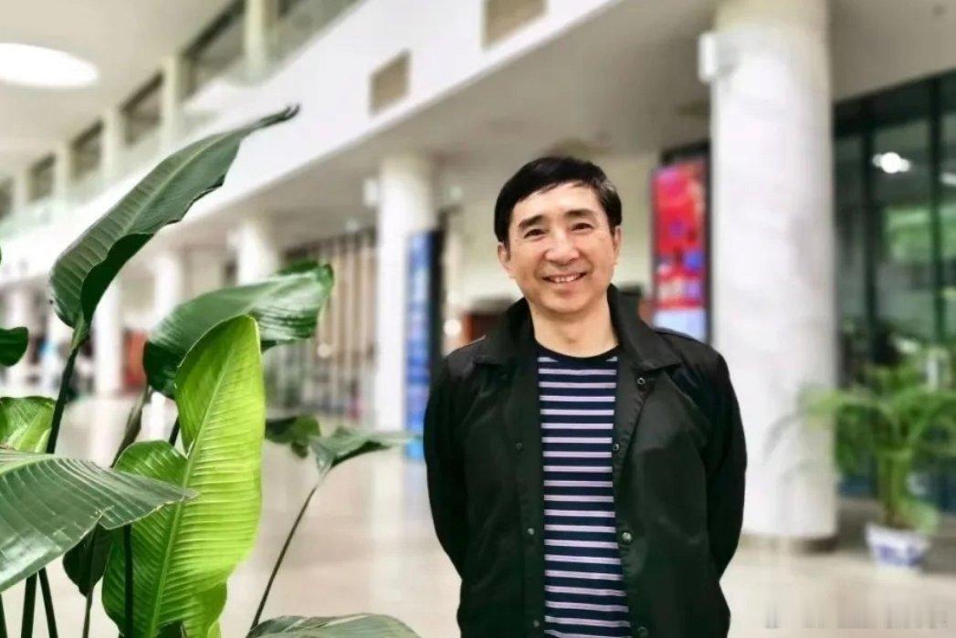 中戏表演系原主任陈刚主动投案据中央纪委国家监委驻教育部纪检监察组、河南省纪委监委