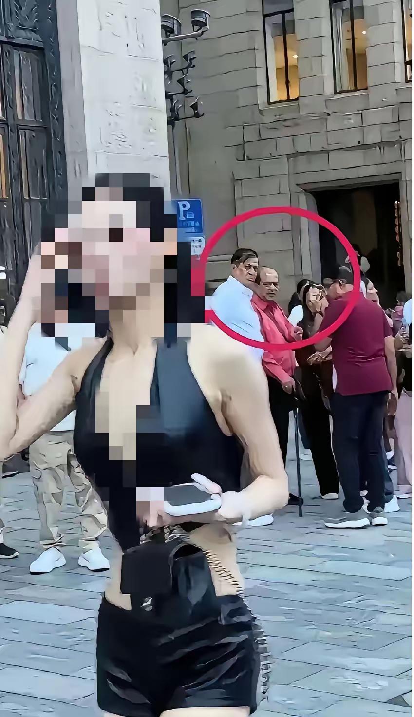 印度人来中国旅游不要把这当成印度了，前几天在上海外滩发生一件事

上海外滩人流往