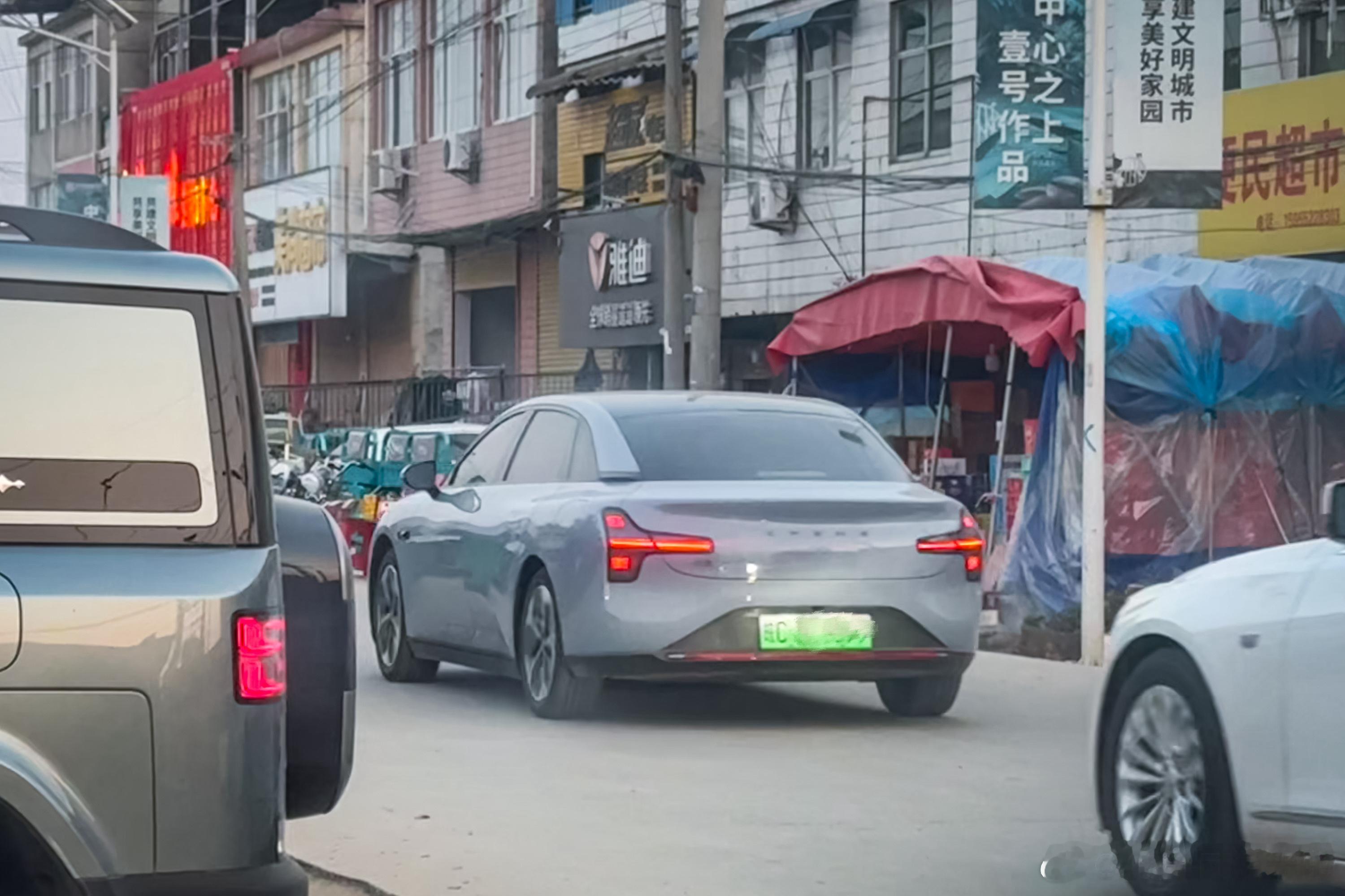 老家小鹏 Mona M03 确实多，最夸张一次是在路口偶遇了三台。大v聊车新能源