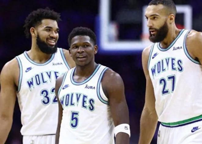 森林狼107-116独行侠，赛后华子和唐斯有话要说：

1. 爱德华兹：他认为输