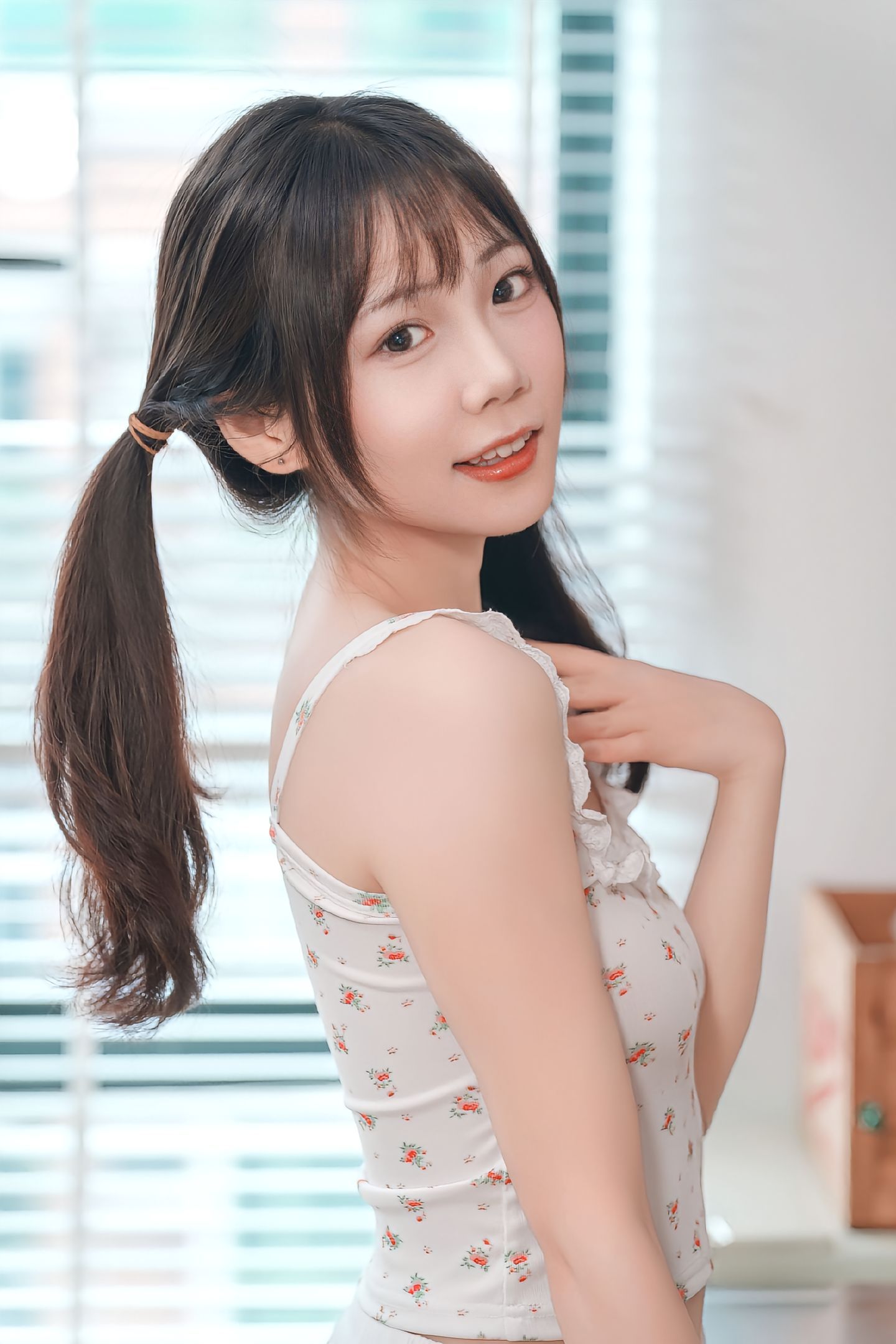 碎花小背心，可爱的小女生 ​​​
