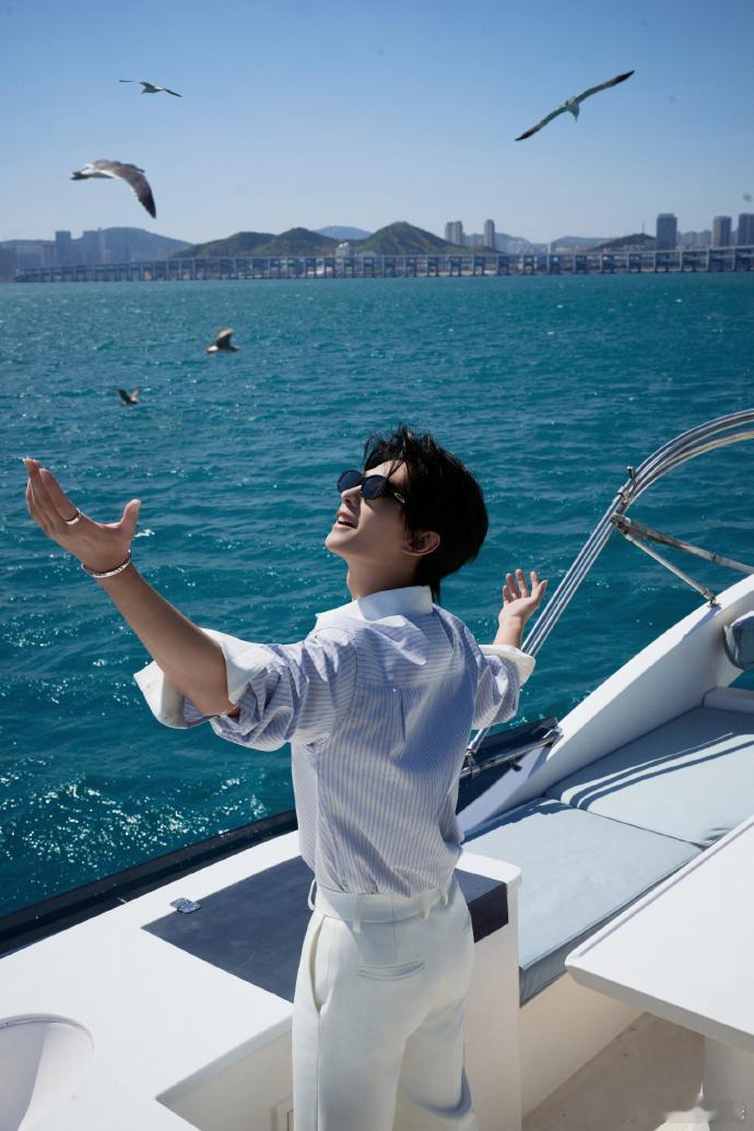 谁拍的杨洋，怎么可以这么阳光、这么清爽、这么帅啊，把所有关于“少年感”的想象都具