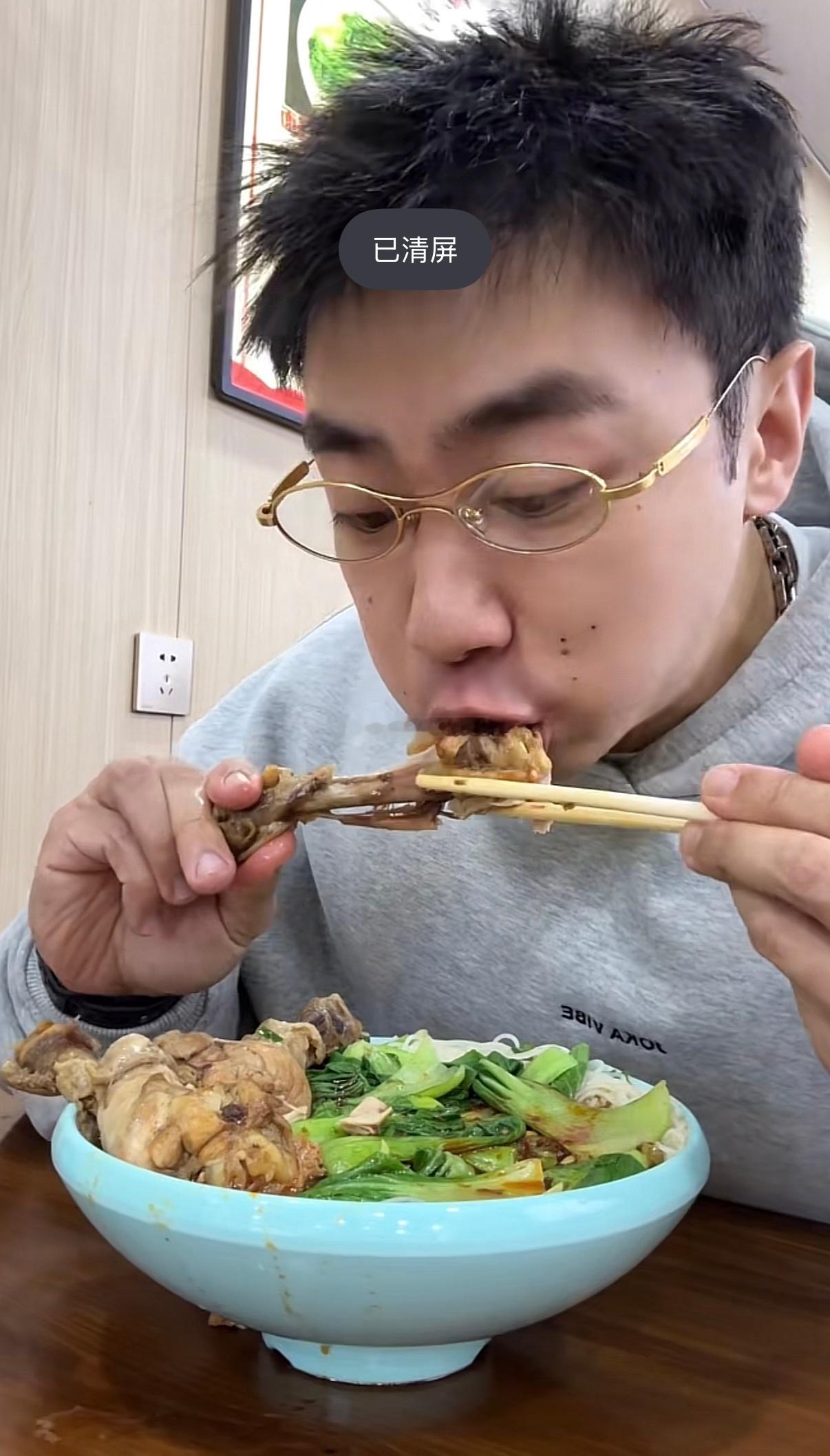 饮食请参照小汉堡 服装这一块请参照本人