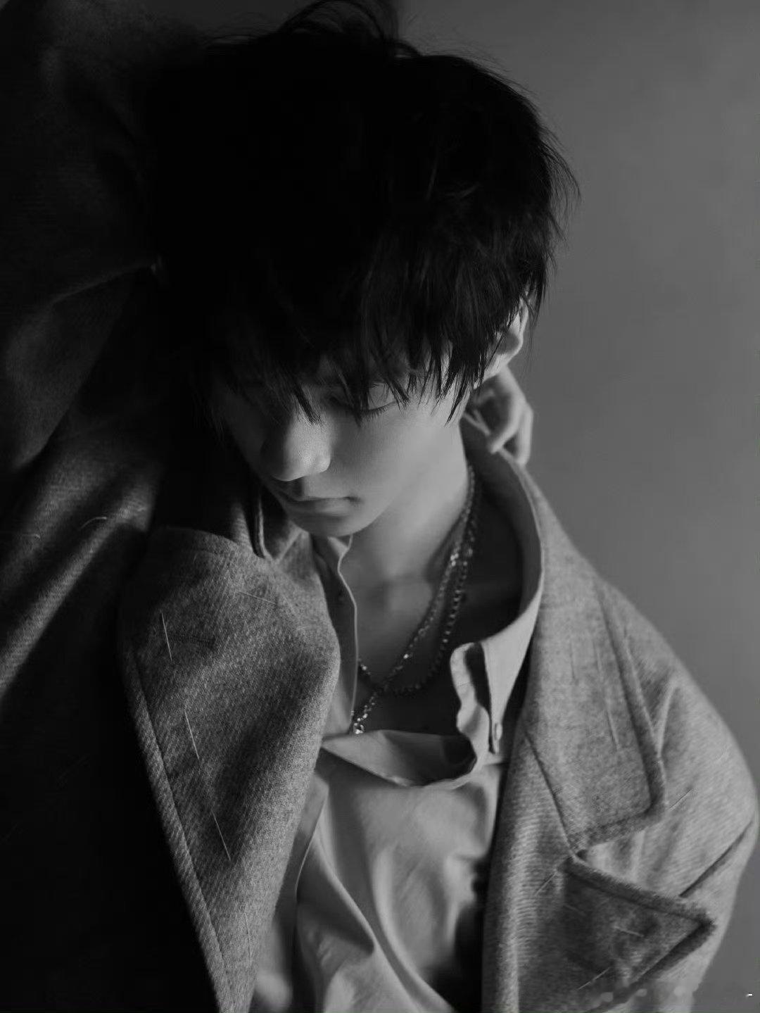 王俊凯这次的风格有点突破了啊 ​​​