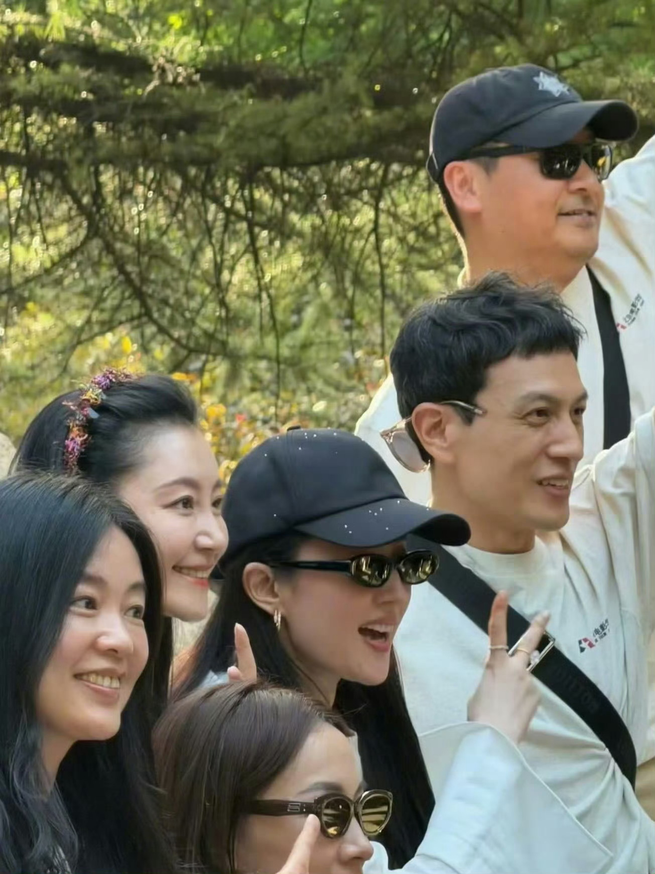 刘亦菲回北电了我老婆今天和同学过六一啊刘亦菲