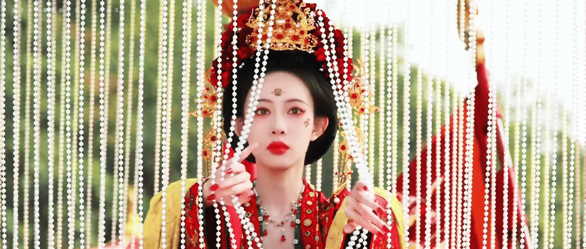 最适合红色衣服的人你pick哪一套婚服造型呢？ 