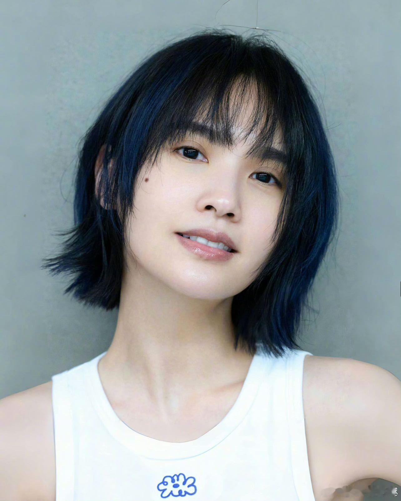 杨丞琳李荣浩新发色是哪吒敖丙 夫妻俩的新发色被粉丝比作哪吒和敖丙，这一对比简直神