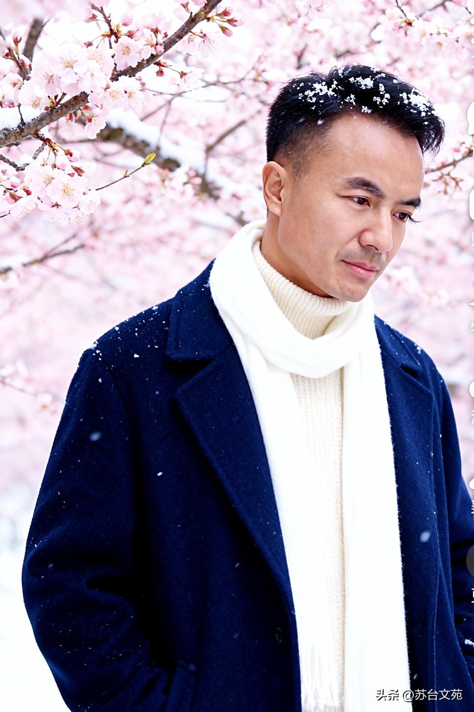 我如此爱你  

爱使我们真实。
我爱你
因此我在爱你时万物都如此真实
你没有诉