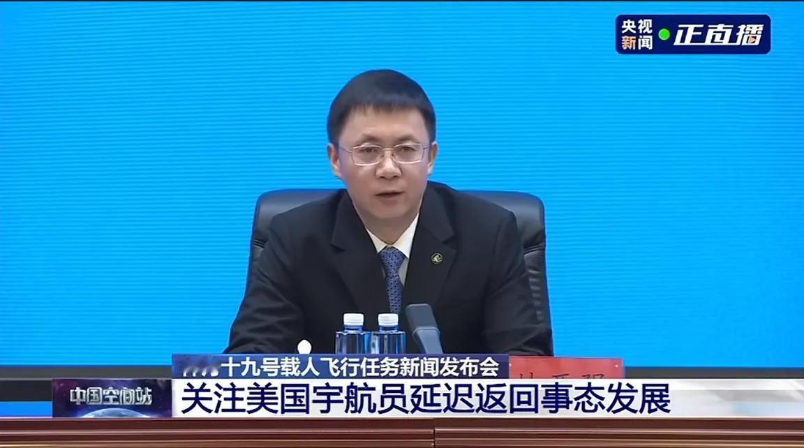 一年两次的神州飞船发射任务又毫无悬念的发射成功了，这次还是带着三名航天员，其中女