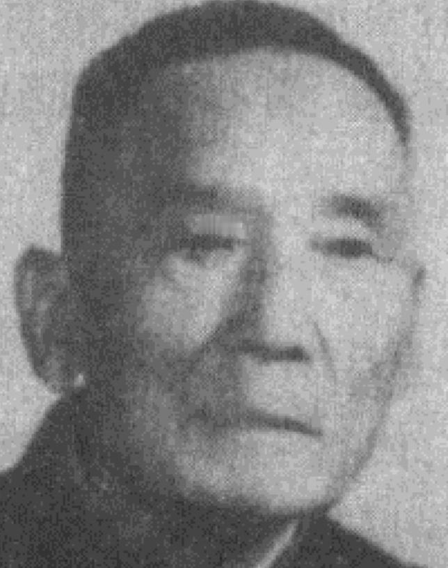 1950年，军长刘万春接到通知到北京参加会议，刚下车就看到几名全副武装的警卫战士