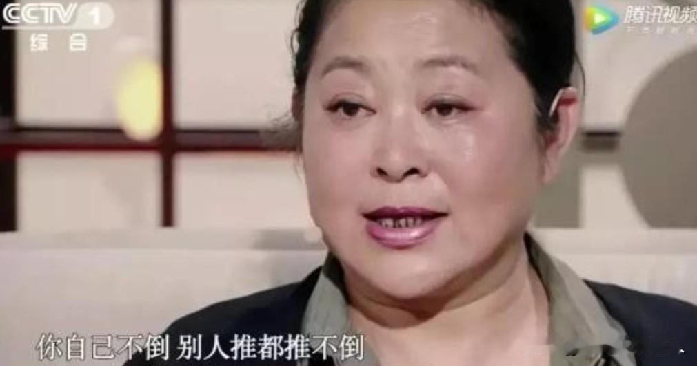 1999年，倪萍晚上跑到冯小刚家中，突然跪在地上，痛哭流涕，对冯小刚说：“哥，我