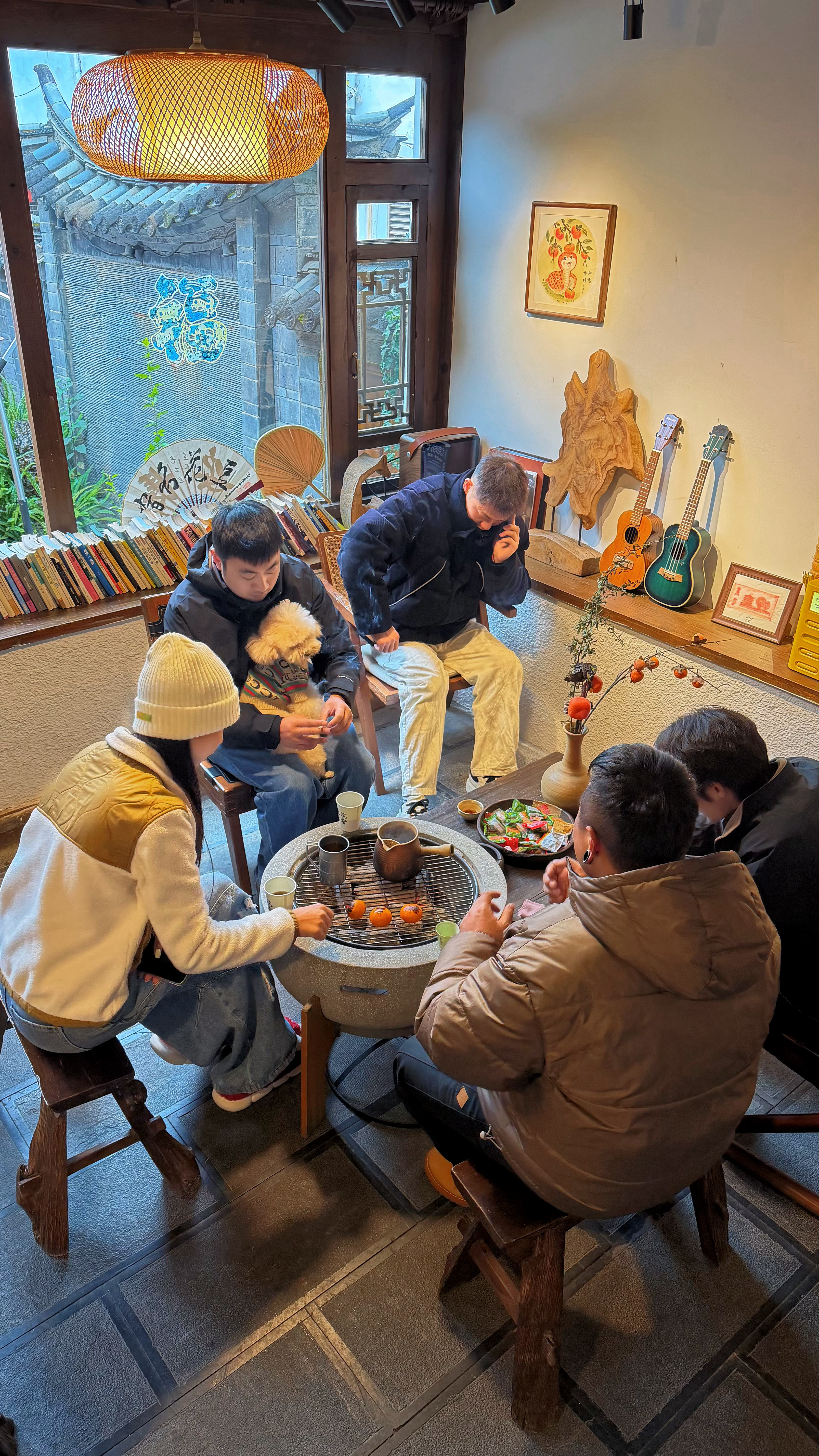 在丽江开豆花名宿十几年了，做纯玩旅游15年，我一直觉得：你把远方交给我，我就得用