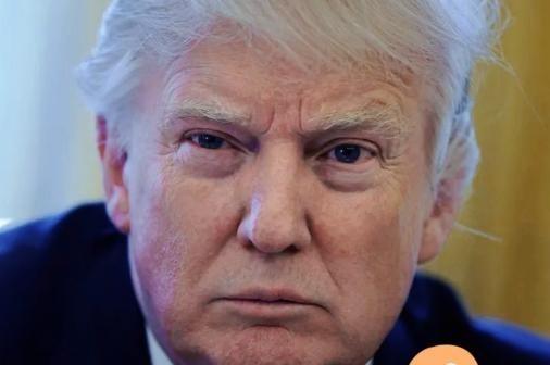 面对中国的强硬，特朗普在社交平台上表达了强烈不满，他写道：“中国这步走砸了，彻底