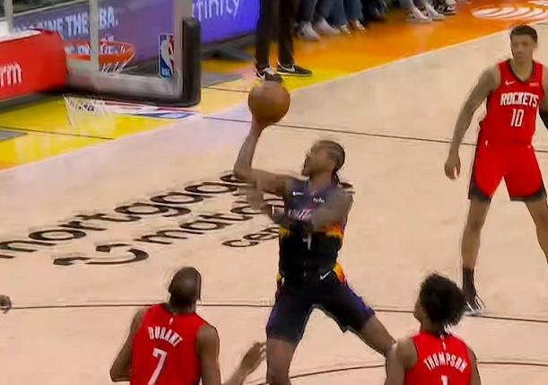 格林360度转身上篮，10佳球！
北京时间4月8日，太阳与火箭的比赛来到第三节，