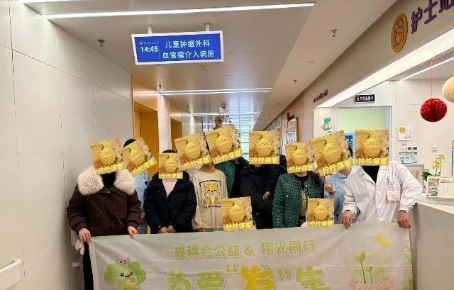 田栩宁和粉丝柠檬水始终以公益为初心，跟随田栩宁传递温暖，用点滴善意汇聚正能量💛