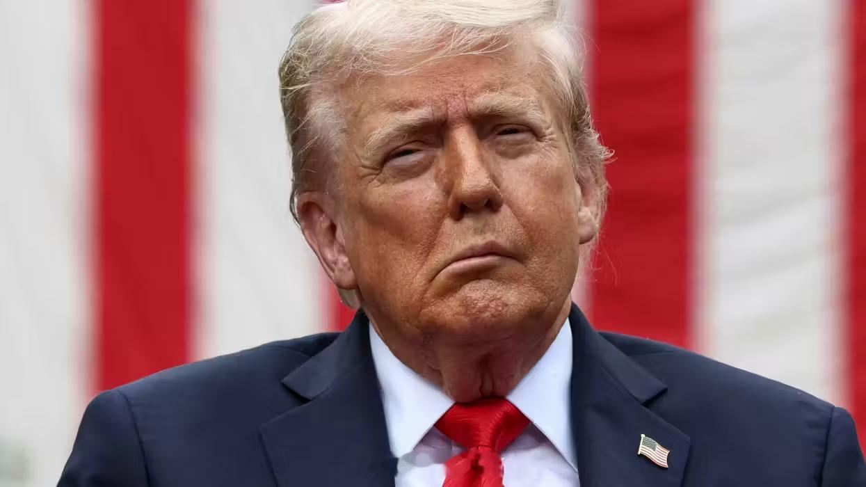 专家说川普在25年中风过 至今嘴部是歪的（见图） Alternet文章的主张有报