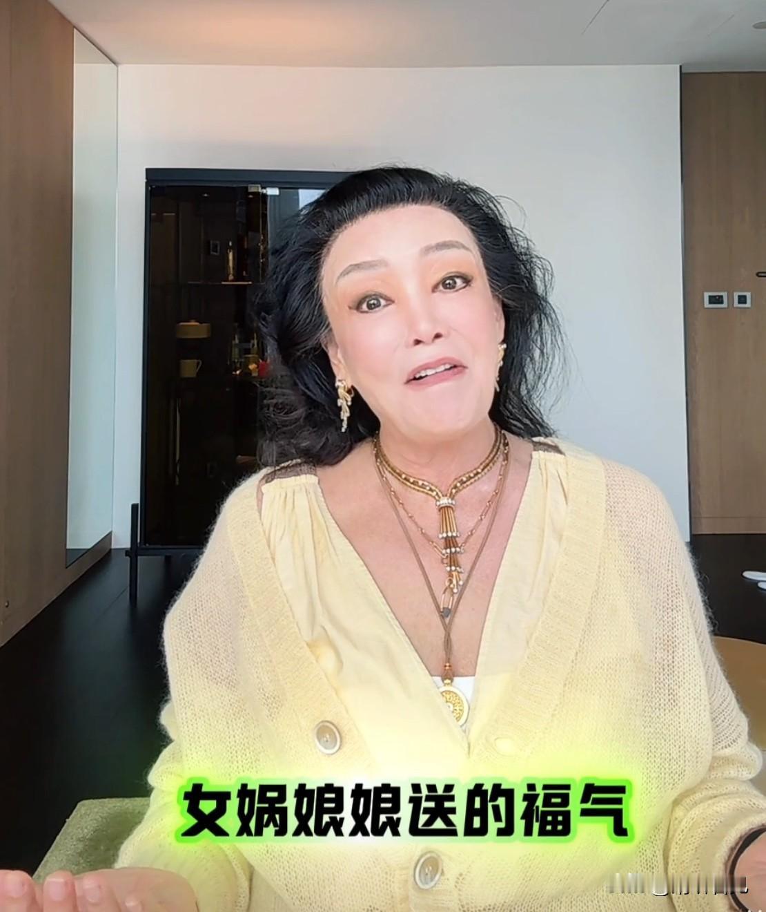 哎呦喂，张兰报喜了！马筱梅大年初七产马宝，张兰又当奶奶了，瞧高兴的不得了！
到底