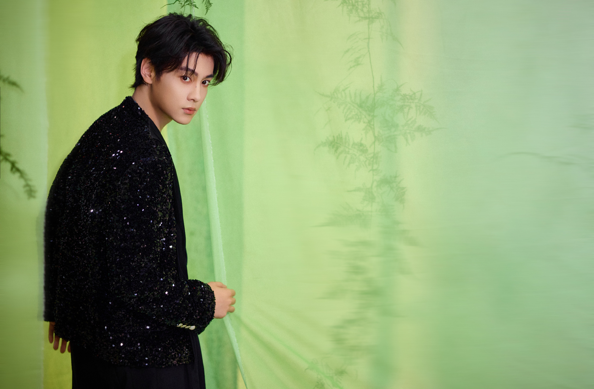 田栩宁田栩宁闪钻西装造型田栩宁闪钻西装造型真的太适合了田栩宁心相印直播出图田栩宁