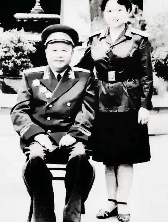 1934年，徐海东身负重伤，喉头被血和痰堵着，呼吸困难，医生们急得团团转，一个女