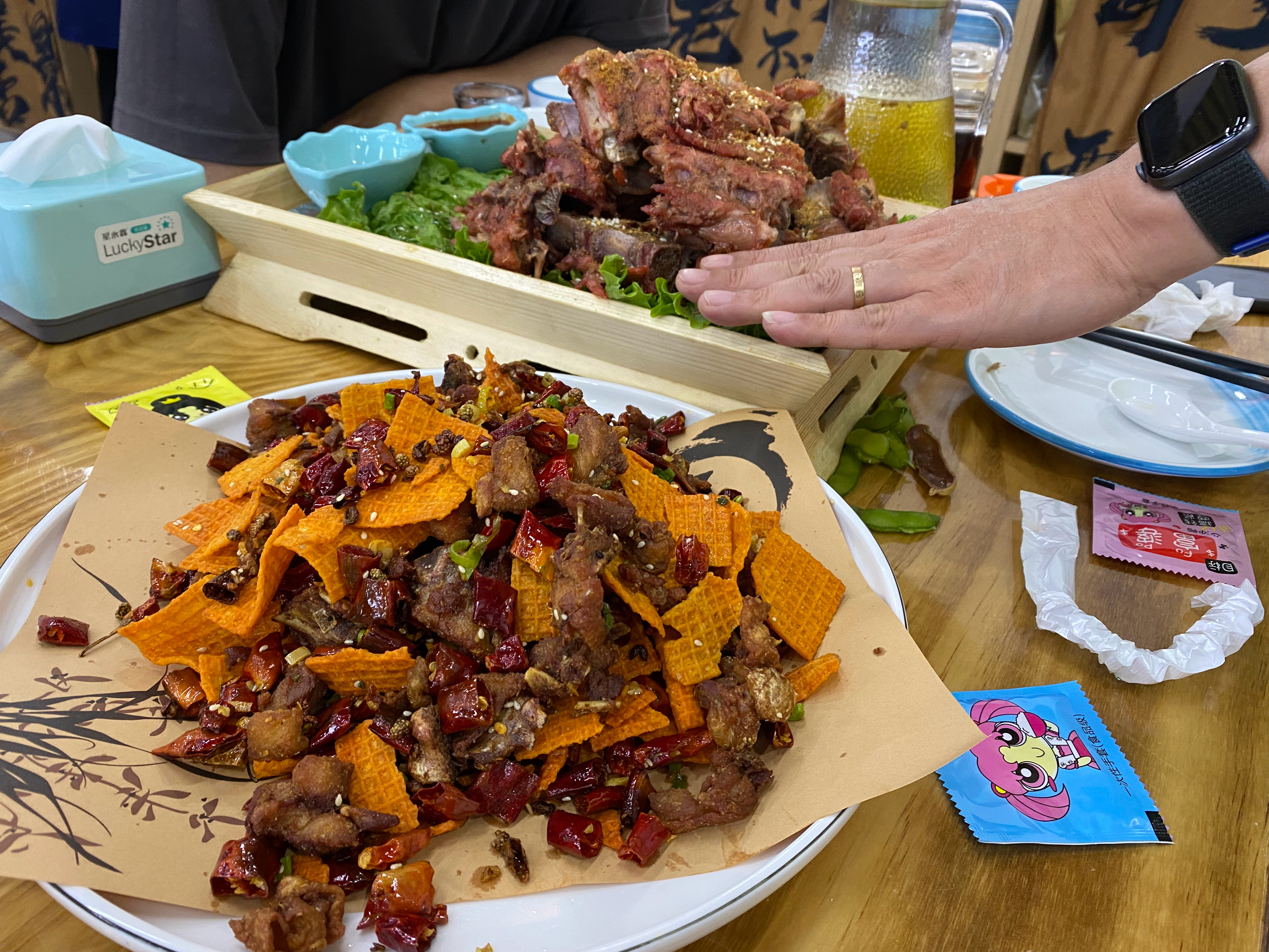 这菜量，点冒了！只能当做宰van哥一顿了  ​​​