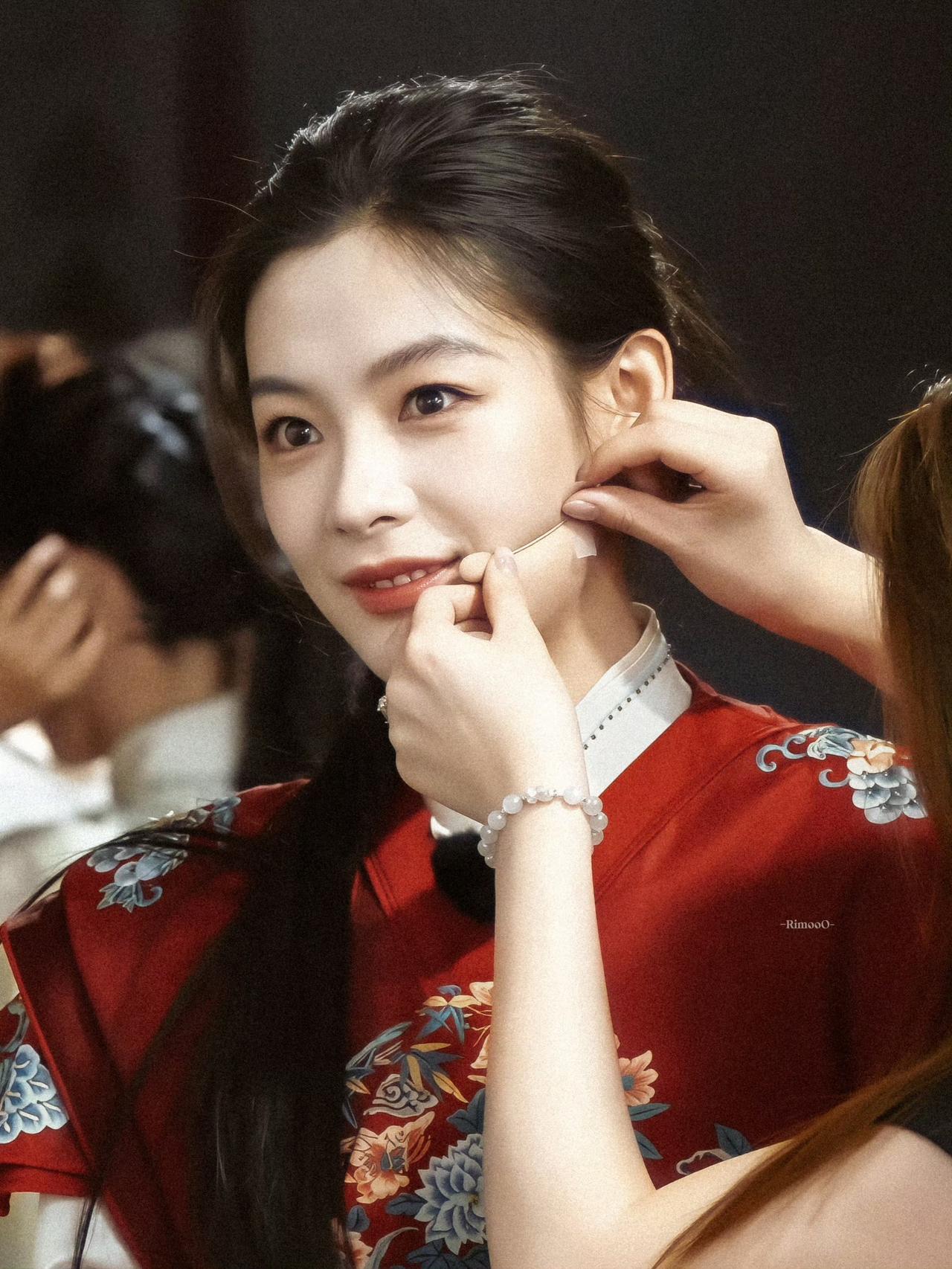 陈丽君新剧《祝姑娘》官宣开机，大女主权谋剧备受期待…
 
陈丽君的全新古装剧集《