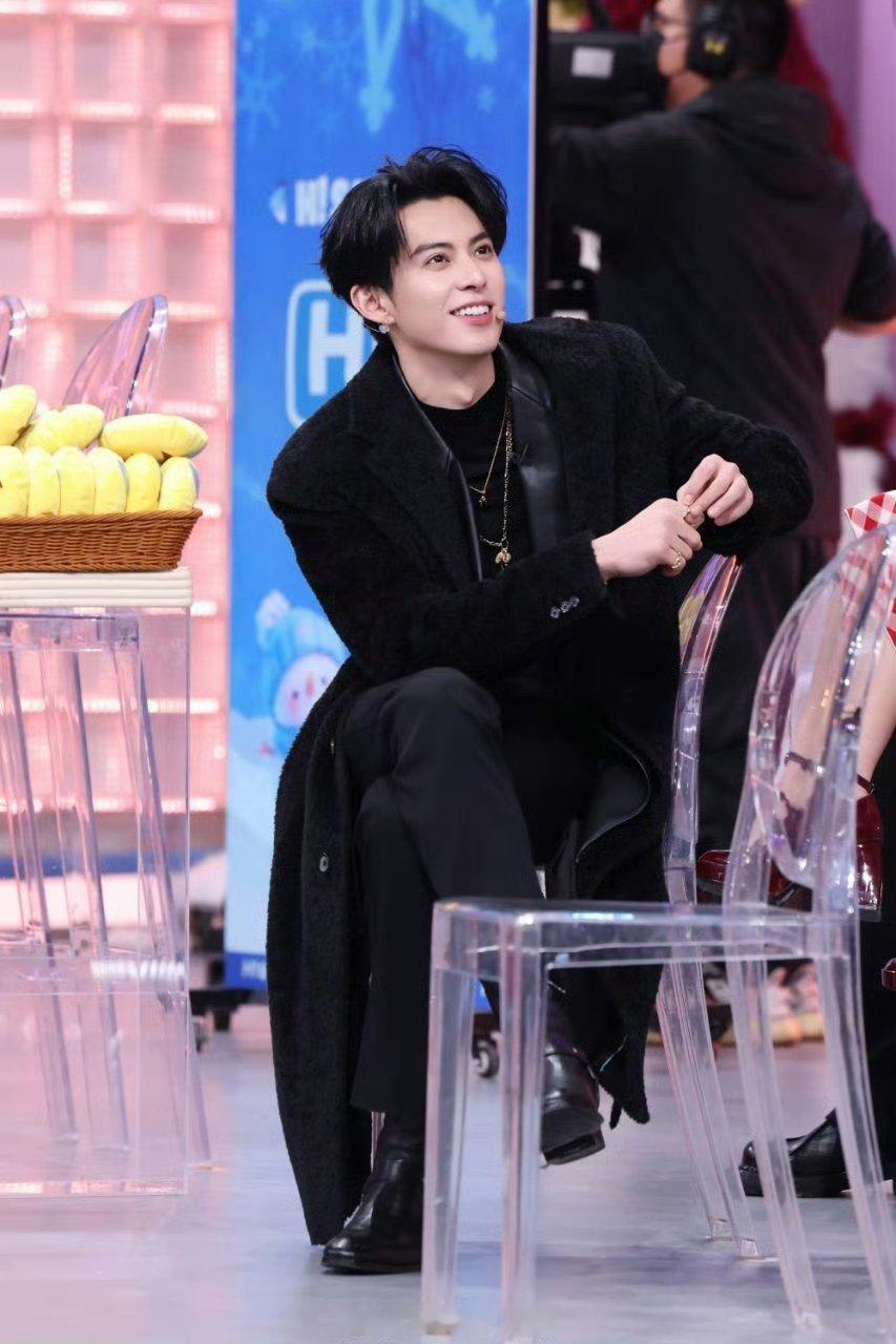 王鹤棣张颜齐 直男的防御 笑到打鸣！王鹤棣把双向奔赴形容得明明白白，张颜齐却反手