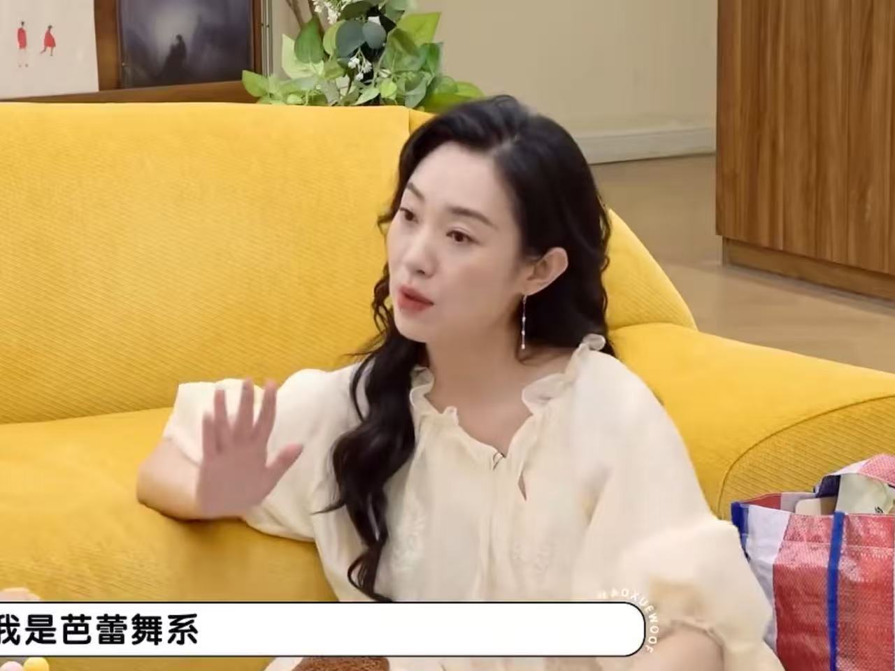李一桐王佳佳新剧扇巴掌泼水都有了修罗场剧情来了！余梦看似是命运眷顾的好命女人，却