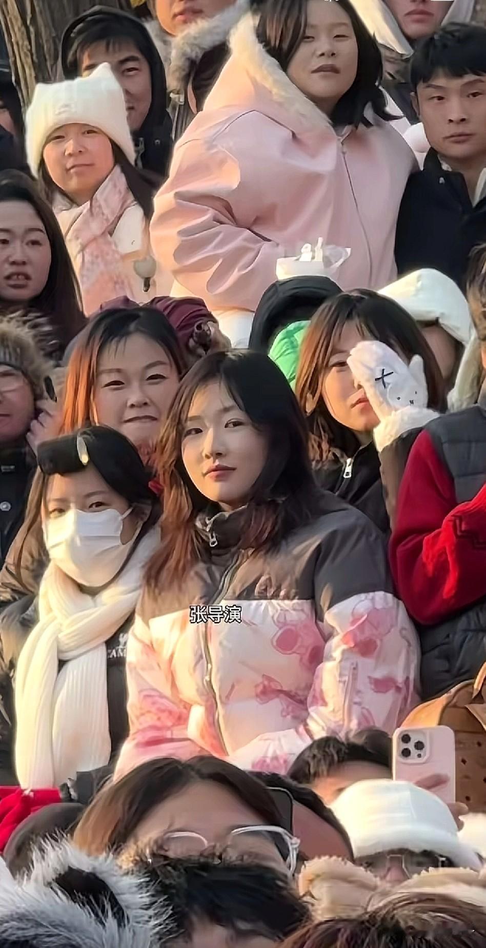 原来一见钟情是真的！
就是这个女孩，成百上千的人群当中一眼便相中了她，她是那么的