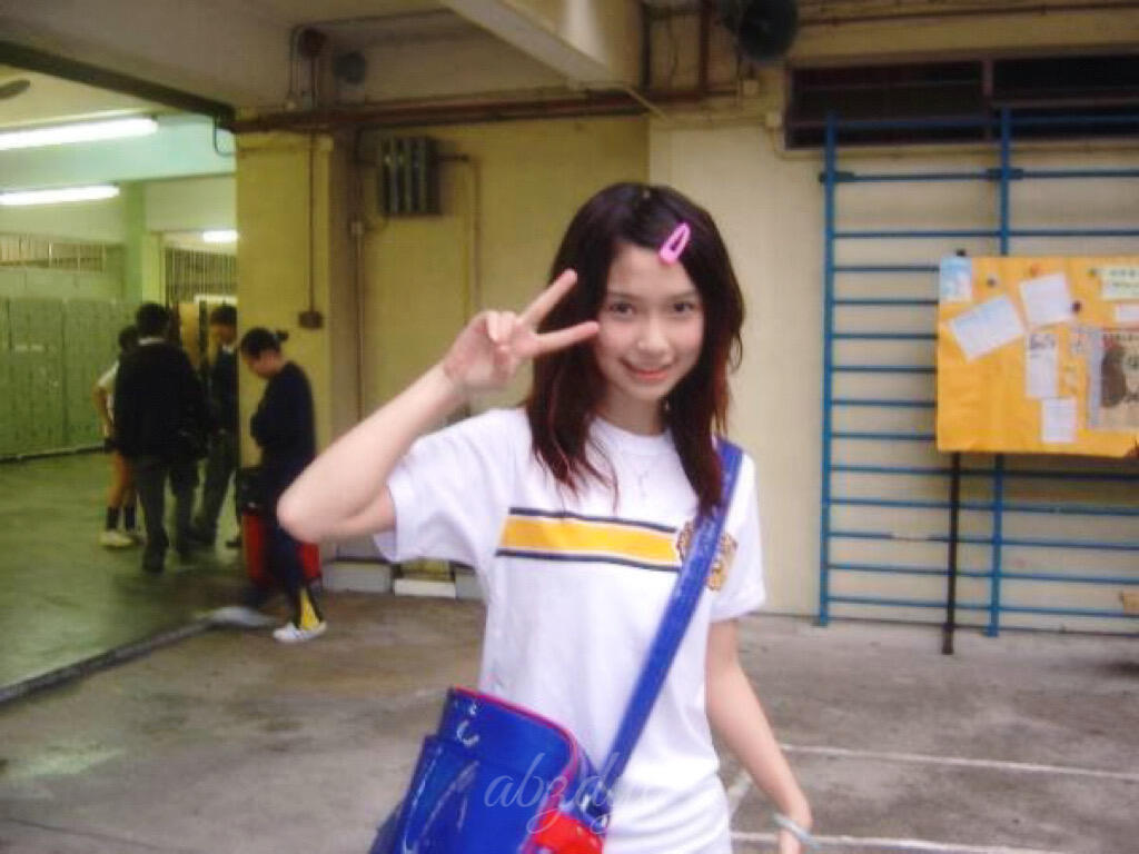 Angelababy13岁旧照Angelababy13岁时在学校就很有名了 网友