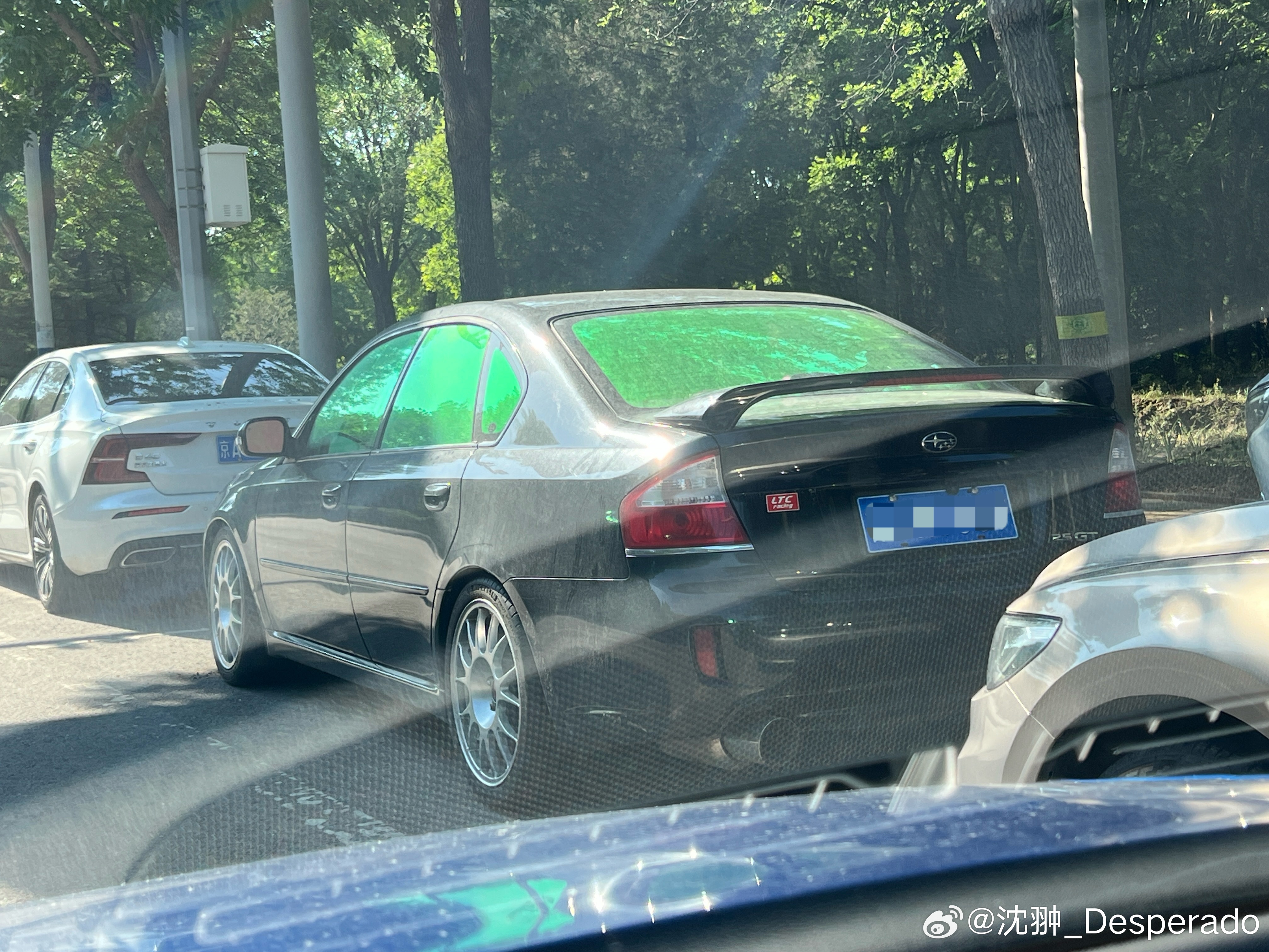 即将告别北京的改装斯巴鲁再加1。这次是力狮。[苦涩]  ​​​
