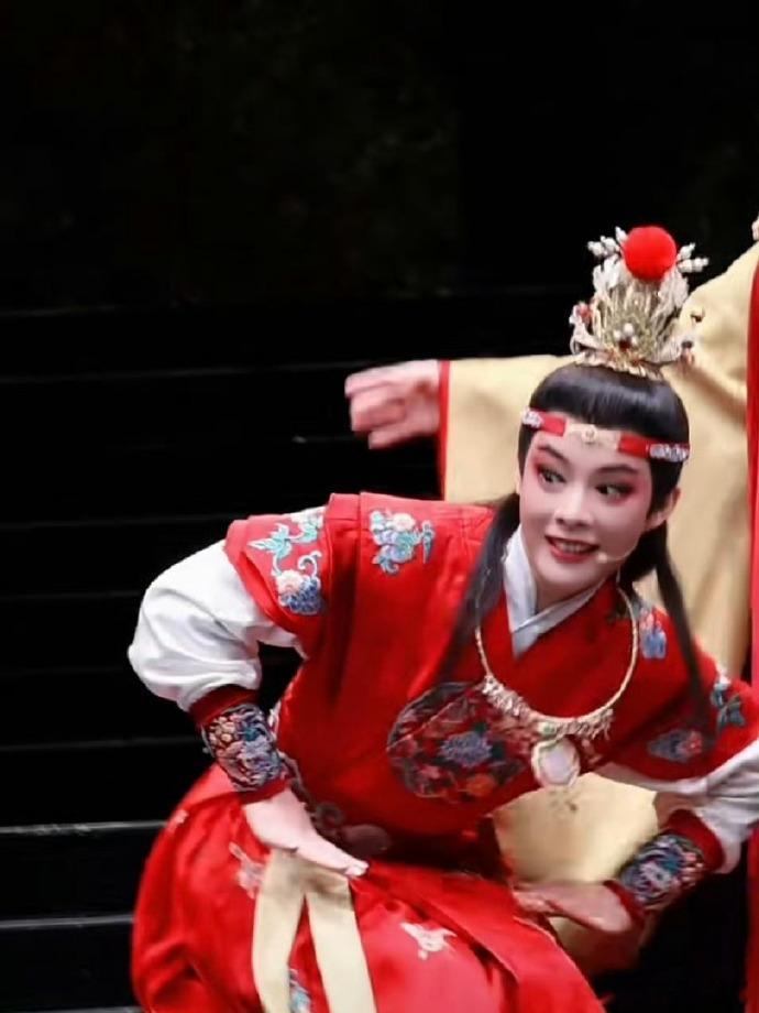 浙江越剧春晚我的大观园浙江卫视越剧春晚陈丽君又要带来惊喜了！《我的大观园》里的宝