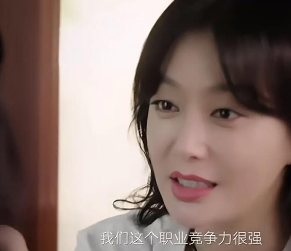 秦岚：“我们这个职业竞争力很强，然后压力很大，然后你经常要登台，然后你要去表演，