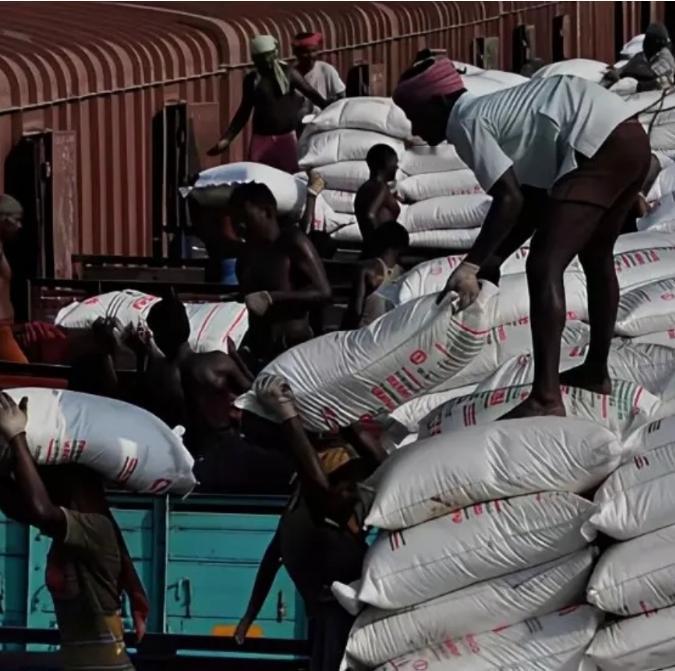 印度紧急向中国求援尿素，欧美多国等着看北京回应，没想到新德里又翻脸了！田间困局如