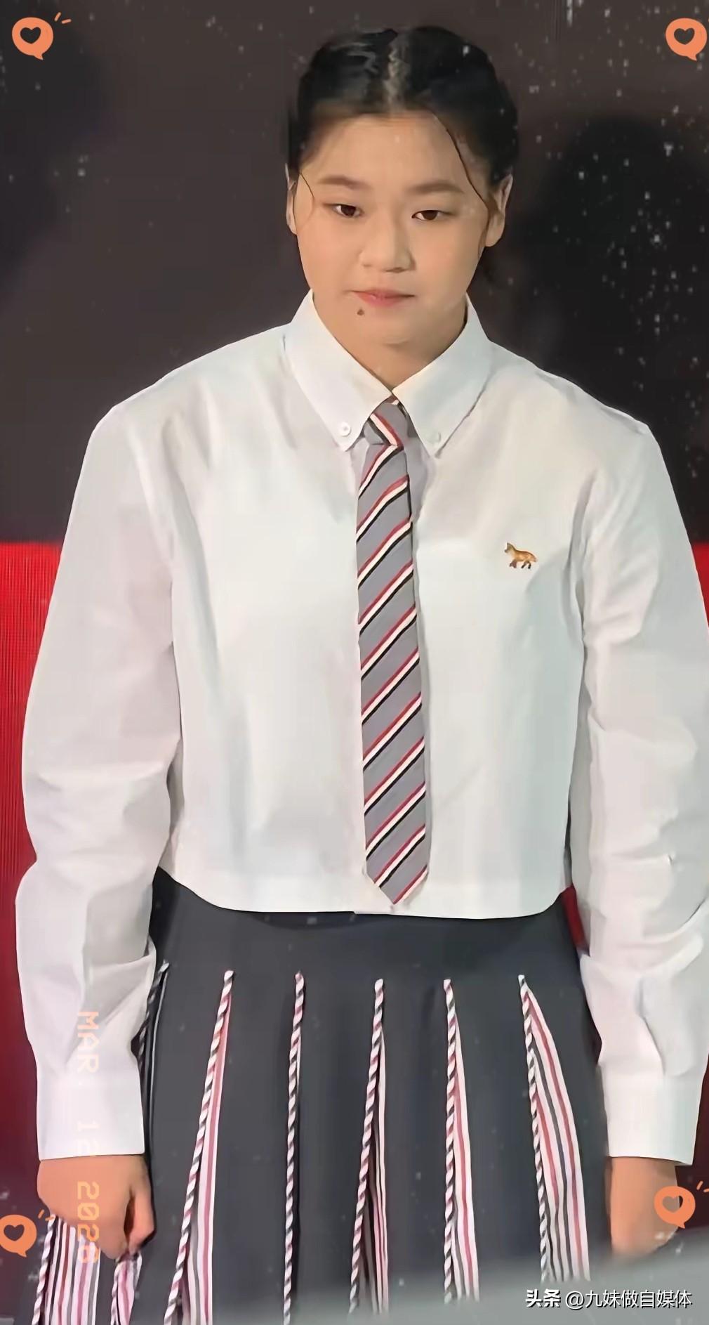 李宁这下子肠子都悔青了。
他万万没想到，全红婵成为万家乐首位全球代言人。仅仅是官