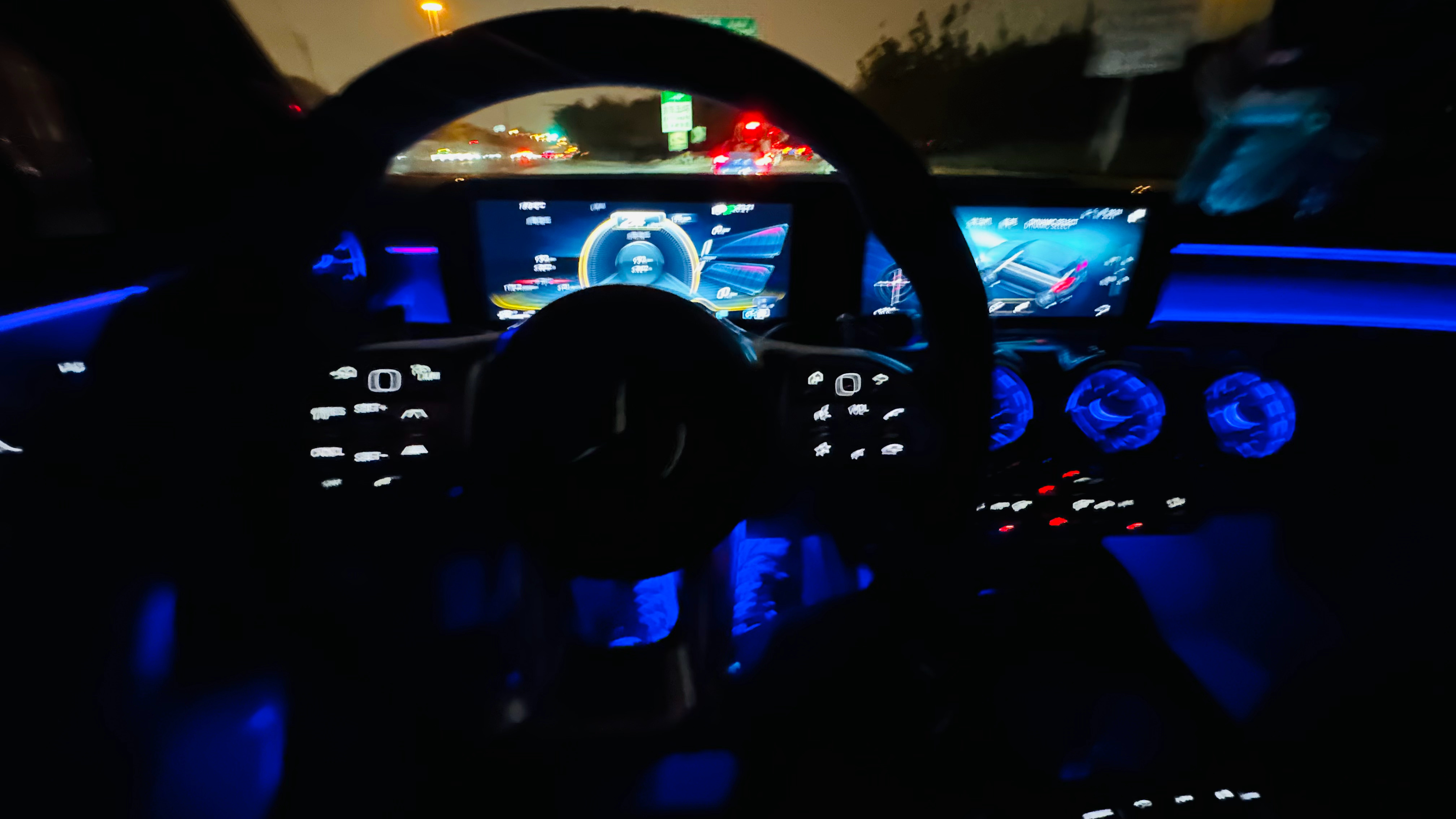 中午广州北京下午 M Power 晚上 AMG这 Model Y 给我的精神伤害