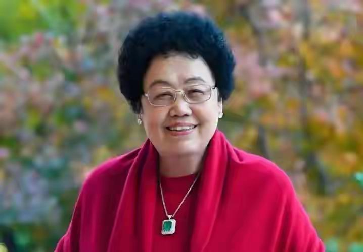 这条路是世间最公平的路，
身价四百多亿，在北京二环拥有一整条街，吃过“唐僧肉”，