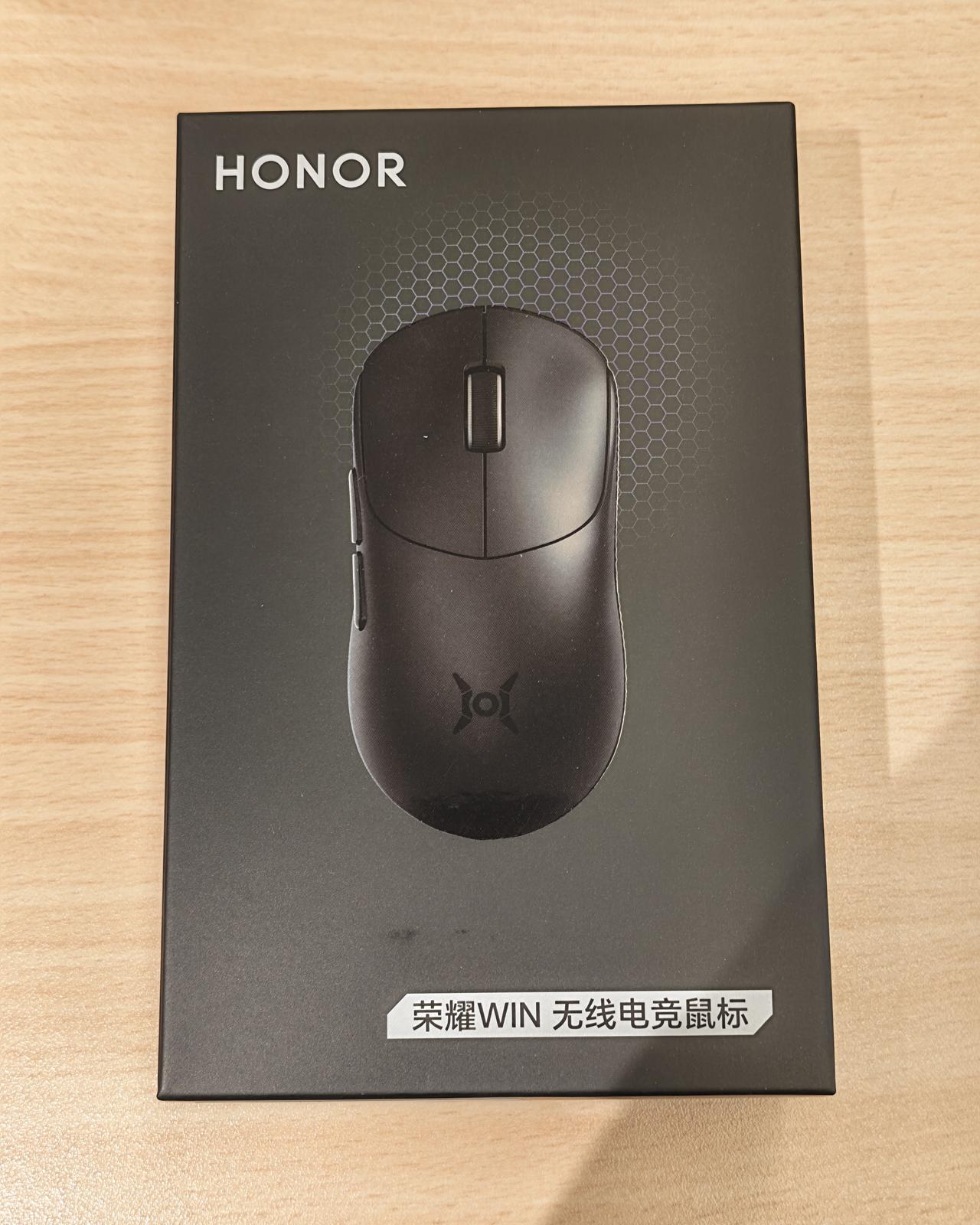 晒一下新入手的荣耀WIN无线电竞鼠标
最近公司的鼠标坏了，单击左键总是会打开右击
