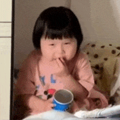 今天理直气壮当回小孩 把成熟暂时打包，揣上零食追动画片，踩水坑也不怕弄脏鞋～ 今