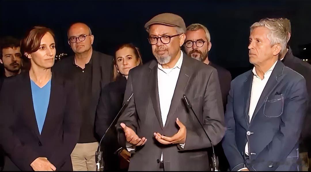 世卫组织总干事谭德塞亲赴西班牙特内里费，就近期当地疫情发声安抚。他明确表示该疾病