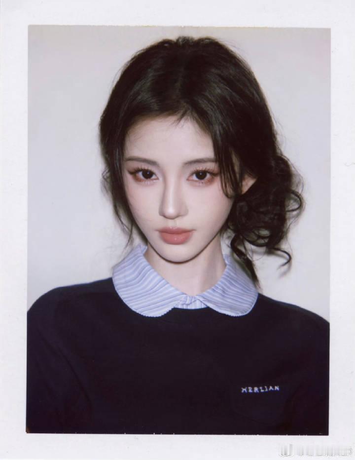 鞠婧祎2025好多出圈的照片 